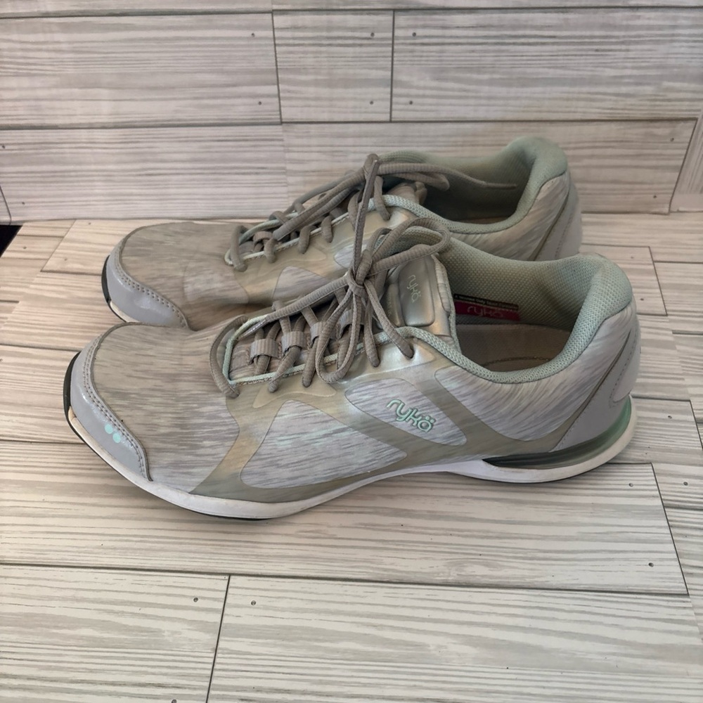 Ryka Women’s Cross-Training Shoe Sz 10 Gray Silver Running Athletic Sneakers